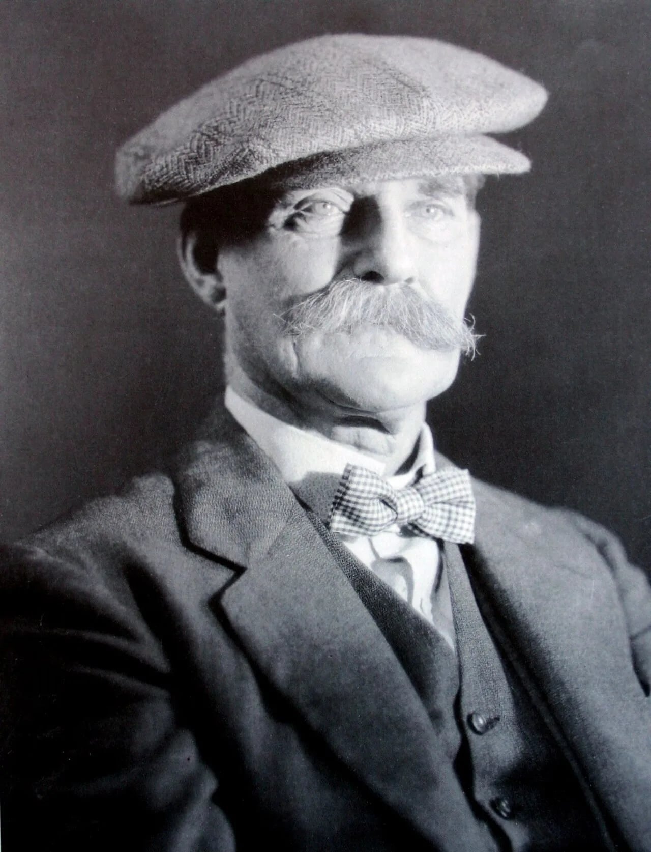 Portrait of Arthur Elliott (1870–1938) – memorial page