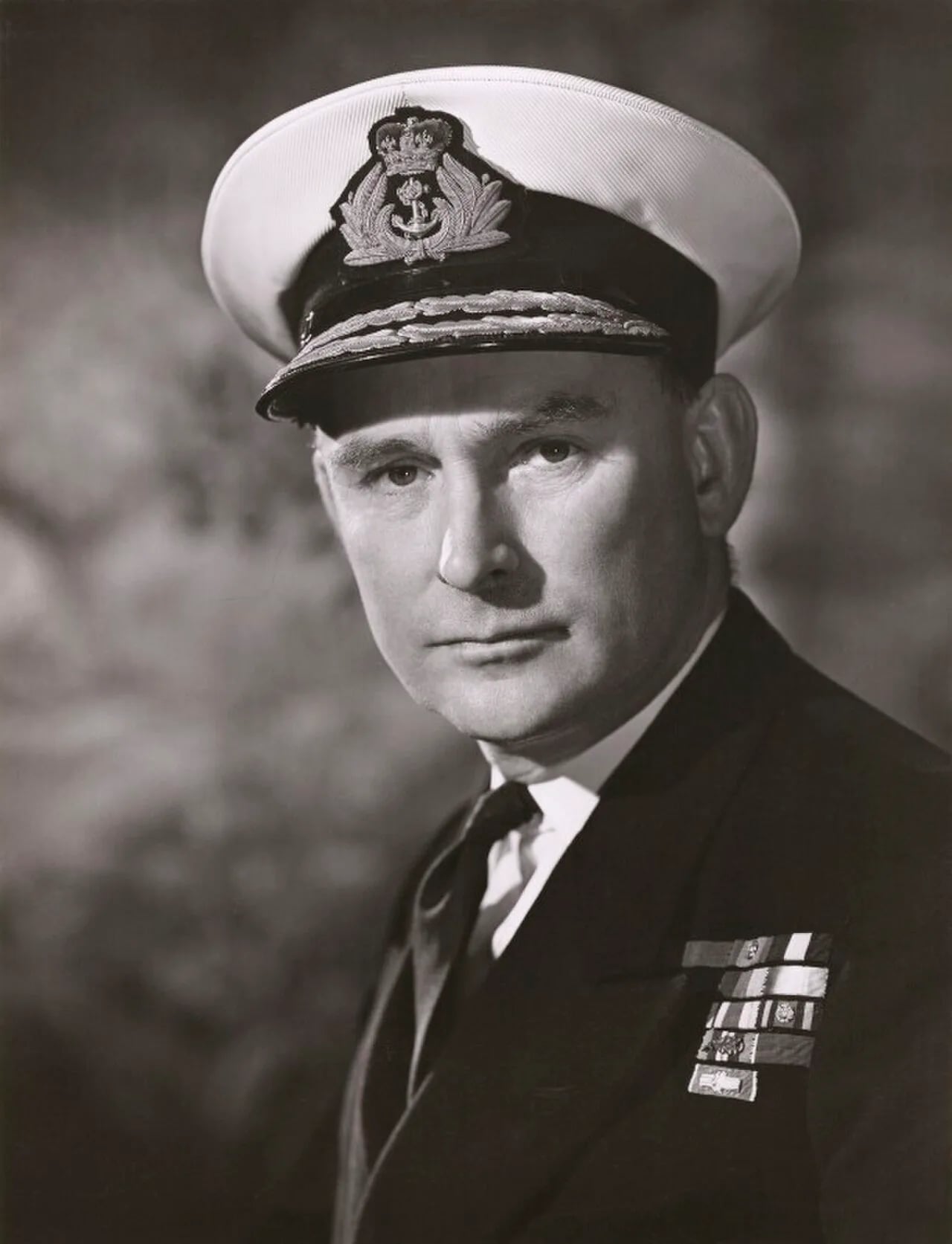 Portrait of Arthur Hezlet (1914–2007) – memorial page