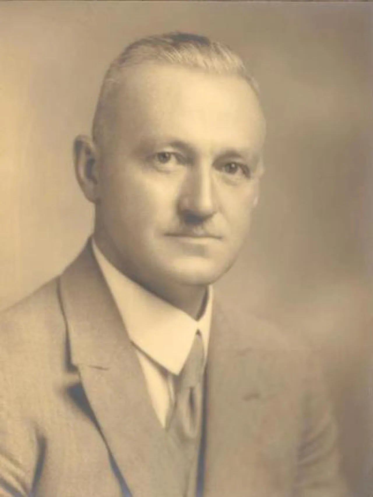 Porträt von Arthur Hutchin (1887–1965) – Gedenkseite