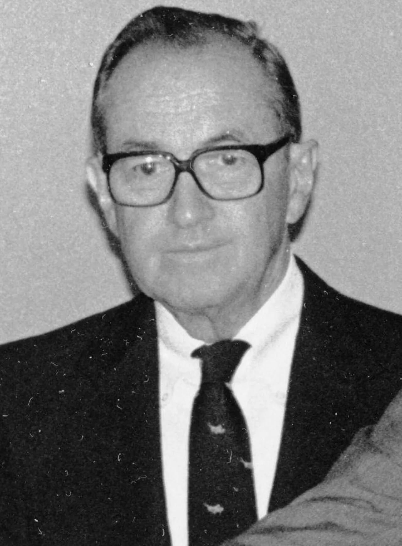 Portrait of Arthur John Holland (1918–1989) – memorial page