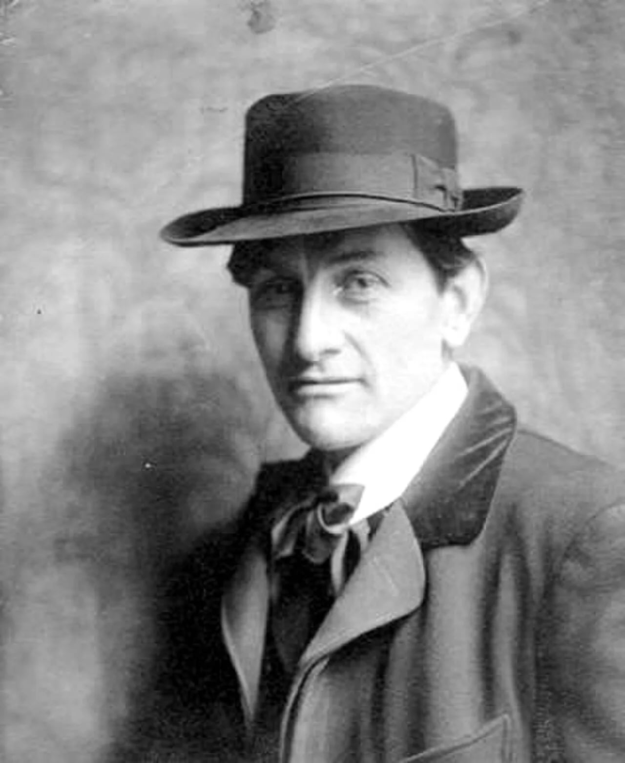 Portrait of Arthur Watson Sparks (1871–1919) – memorial page