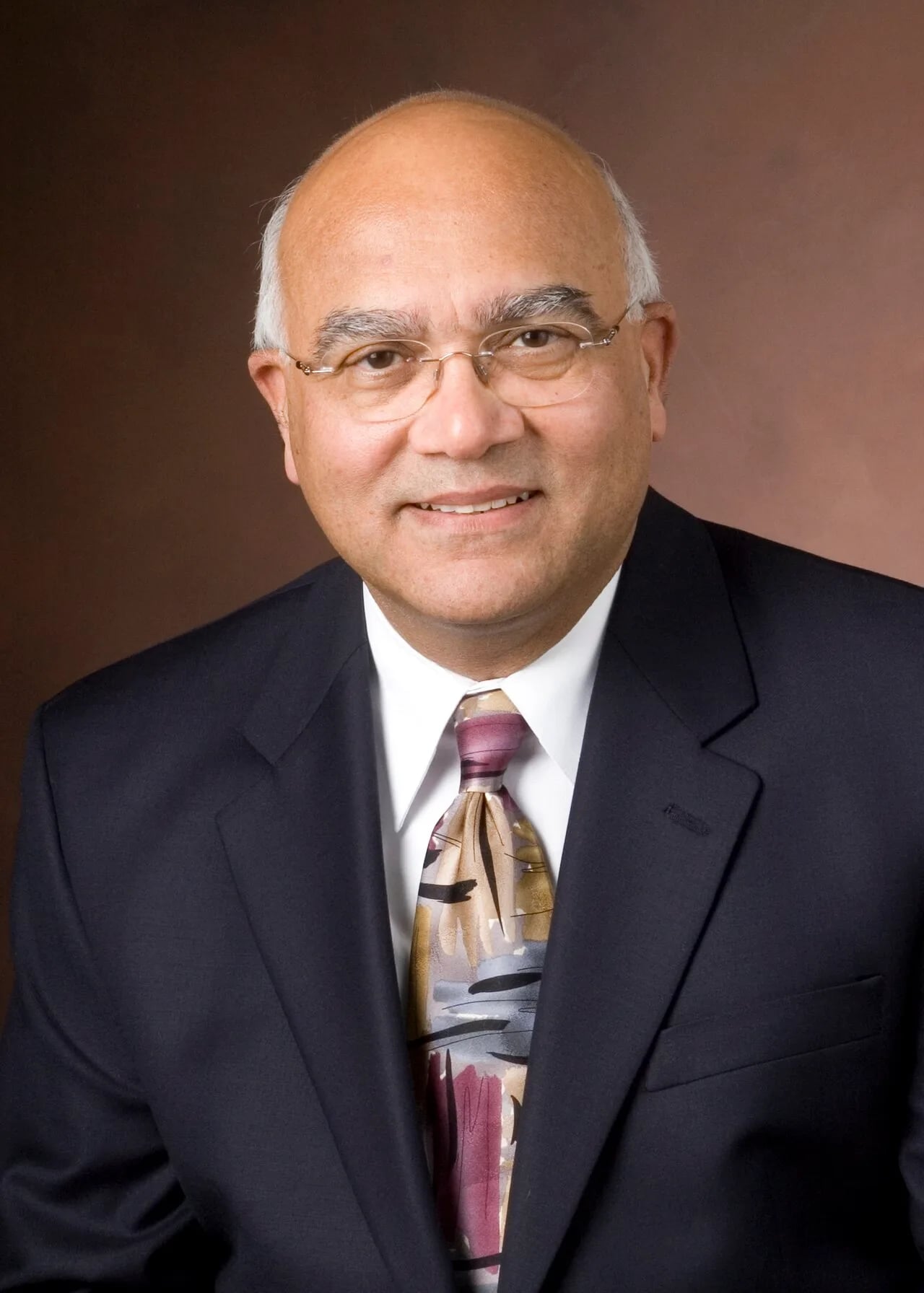 Porträt von Arvind Varma (1947–2019) – Gedenkseite