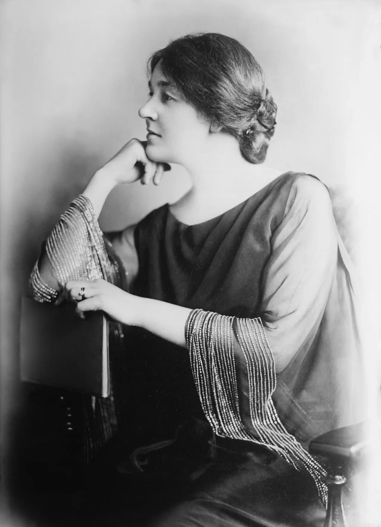 Portrait of Aurelia Henry Reinhardt (1877–1948) – memorial page