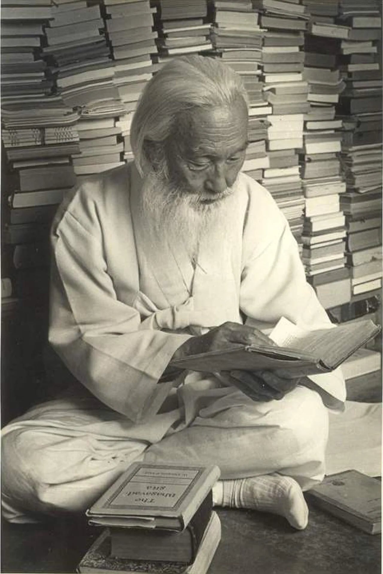 Porträt von Ham Seok-heon (1901–1989) – Gedenkseite