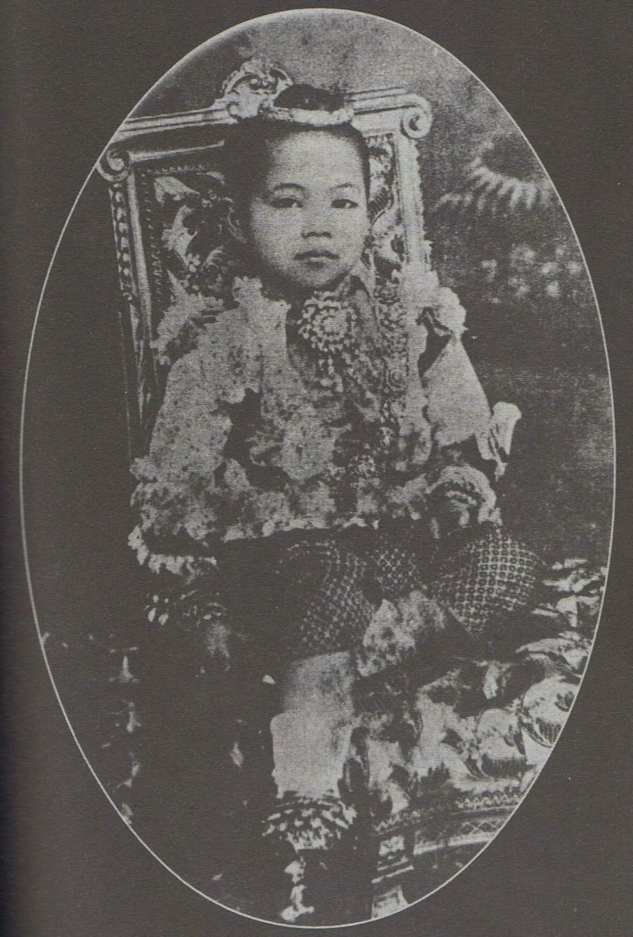 Portrait of Bahurada Manimaya (1878–1887) – memorial page