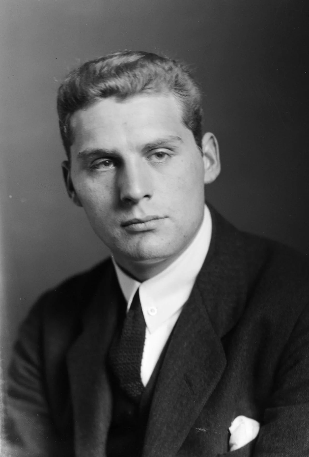 Portrait of John Ditlev-Simonsen (1898–2001) – memorial page