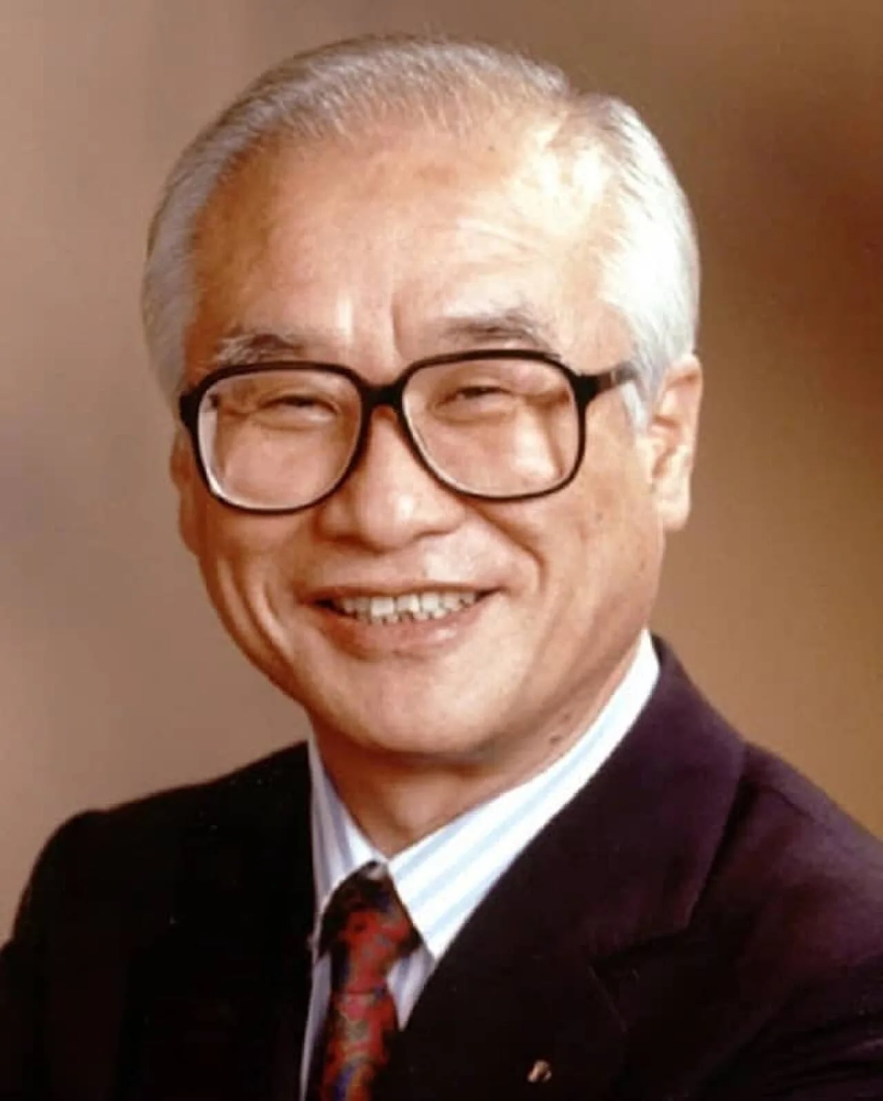 Portrait of Kim Woo-choong (1936–2019) – memorial page