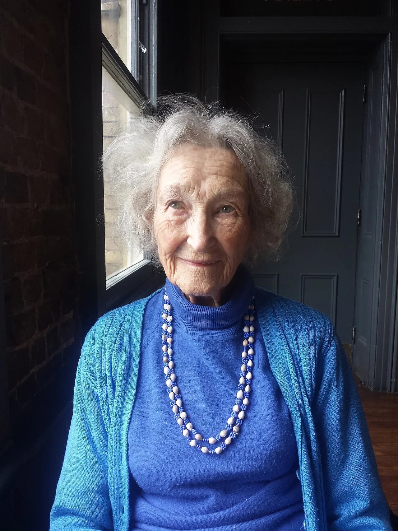 Porträt von Barbara Hall (1923–2022) – Gedenkseite