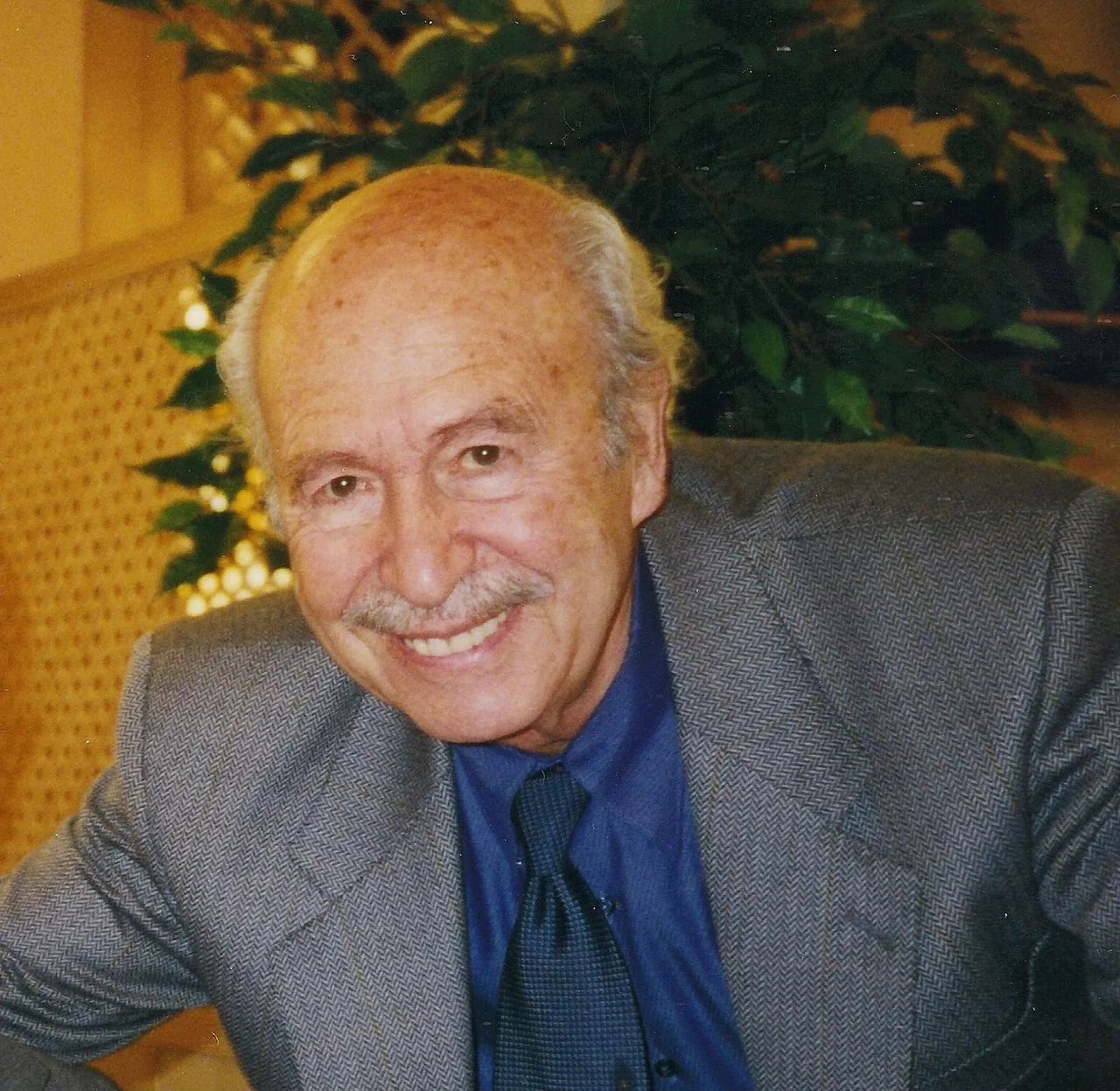 Porträt von José Ángel Ezcurra (1921–2010) – Gedenkseite