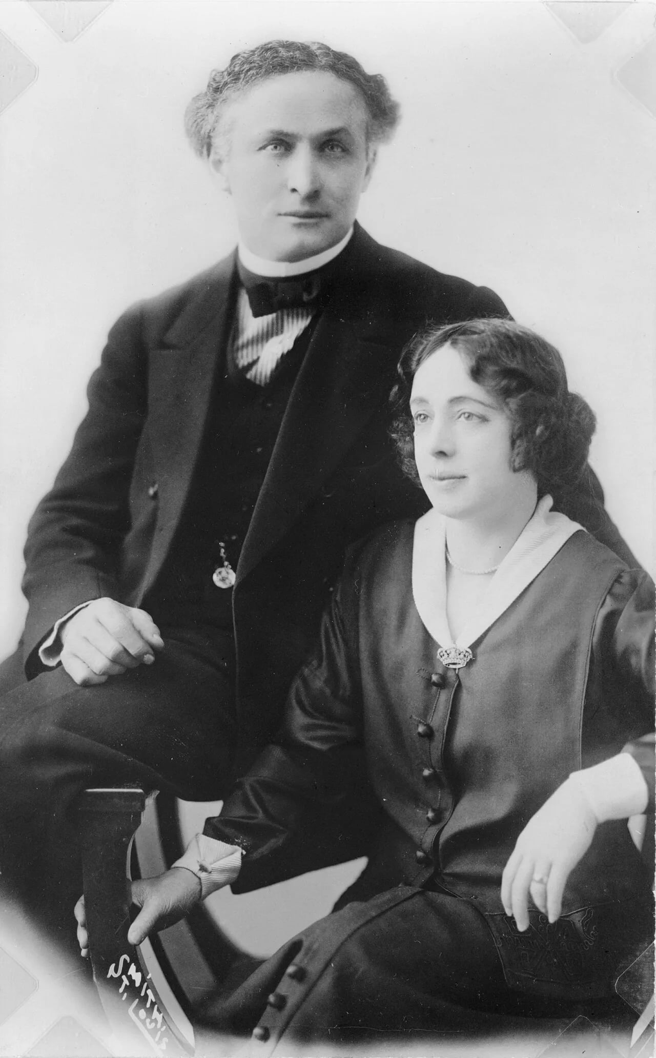 Porträt von Bess Houdini (1876–1943) – Gedenkseite