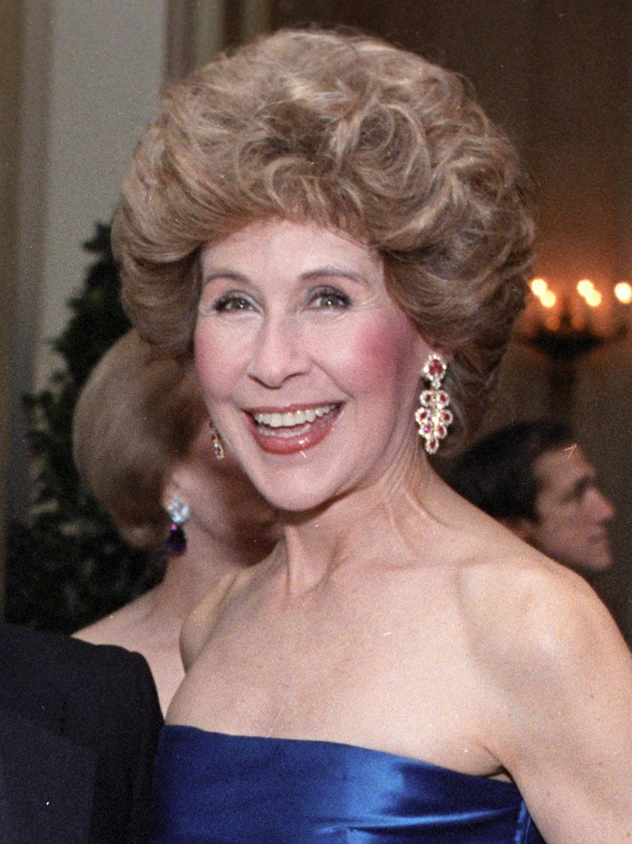 Portrait of Betsy Bloomingdale (1922–2016) – memorial page