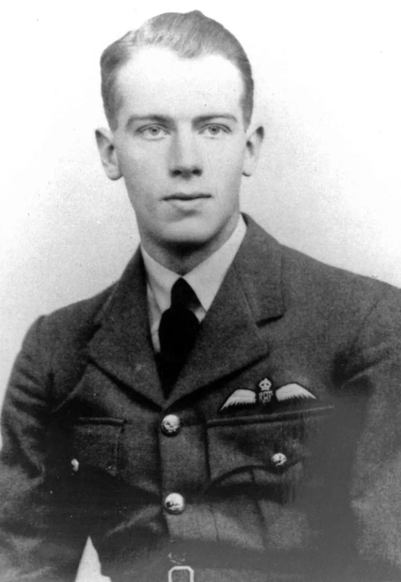 Portrait of Bob Doe (1920–2010) – memorial page
