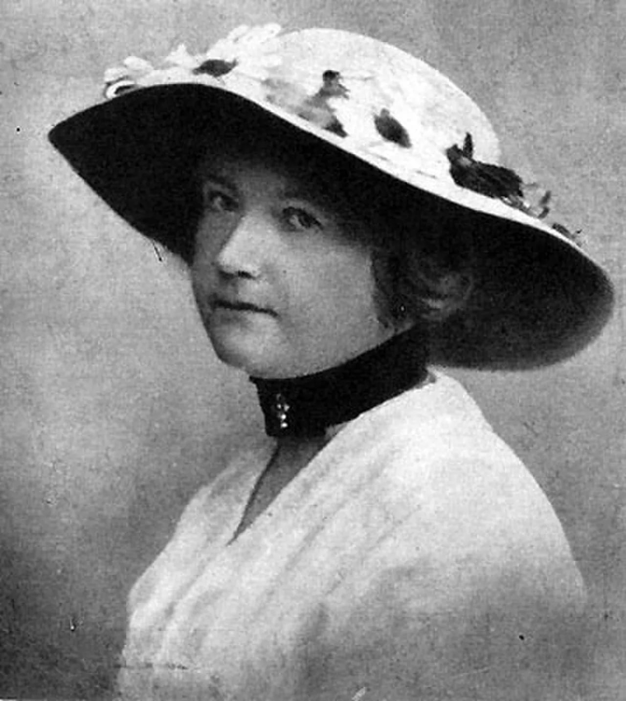 Portrait of Fanny Alving (1874–1955) – memorial page