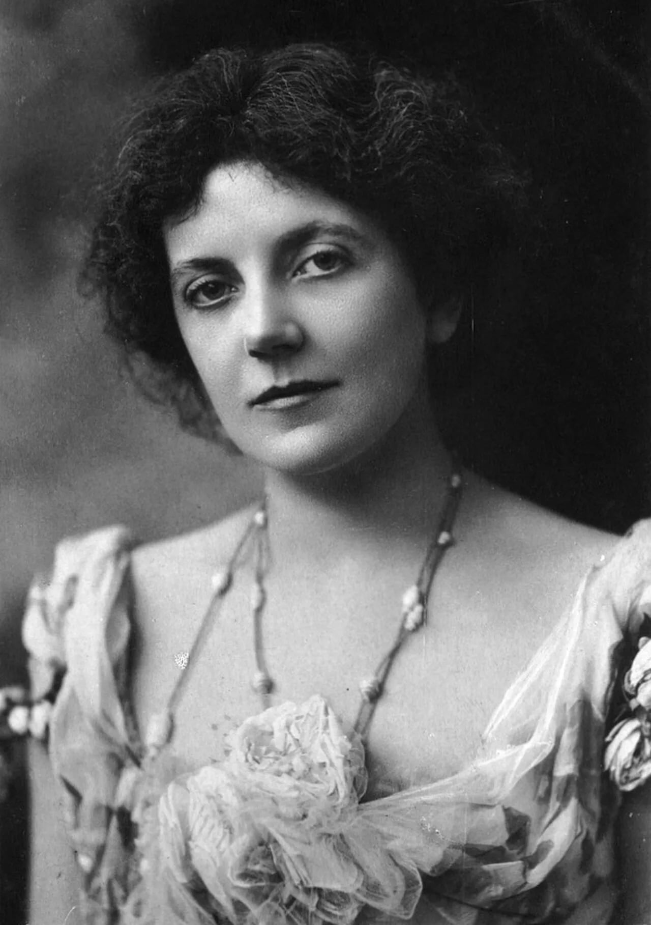 Portrait of Lena Ashwell (1872–1957) – memorial page