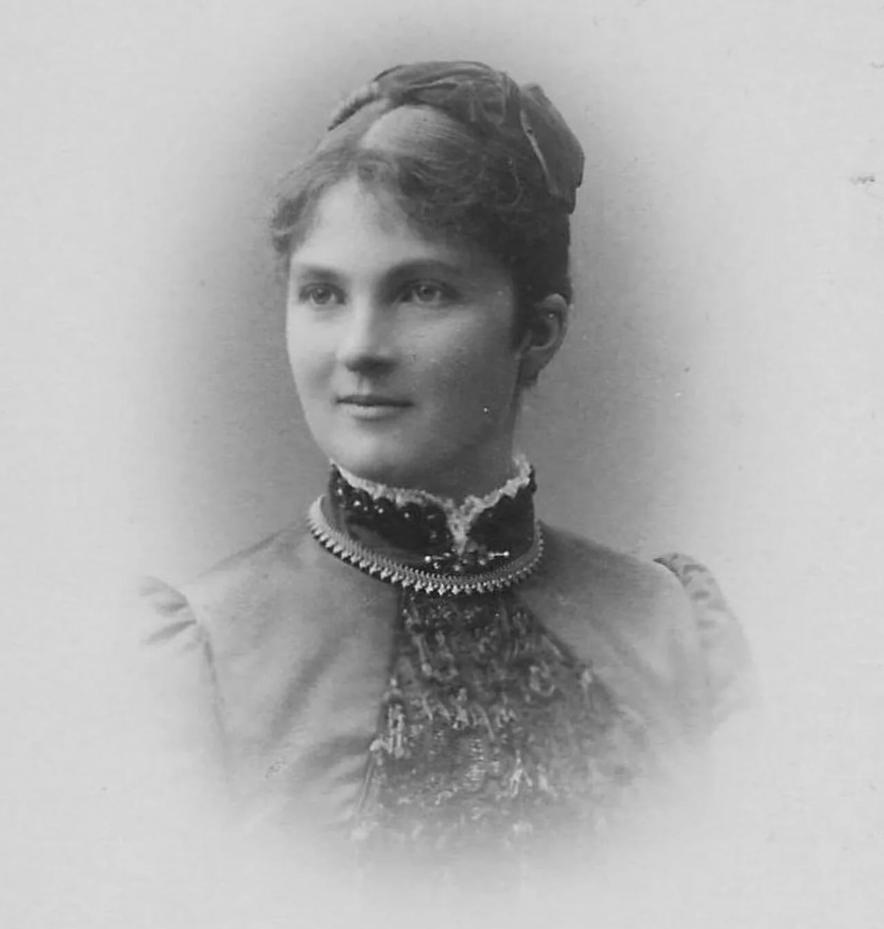 Porträt von Lotty Bruzelius (1855–1941) – Gedenkseite