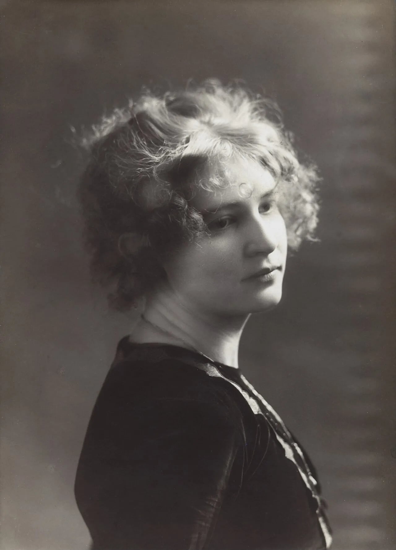 Porträt von Ester Ellqvist (1880–1918) – Gedenkseite