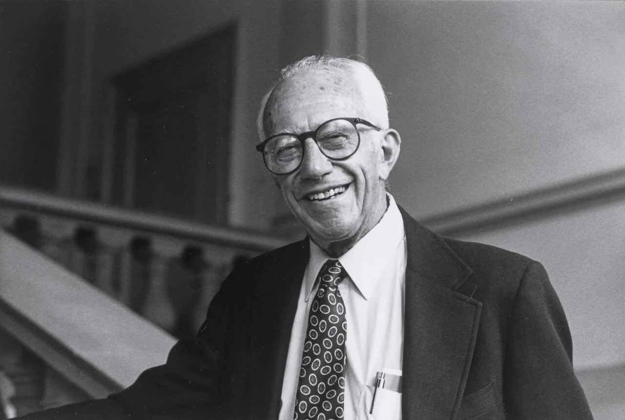 Portrait of Leo Sternbach (1908–2005) – memorial page