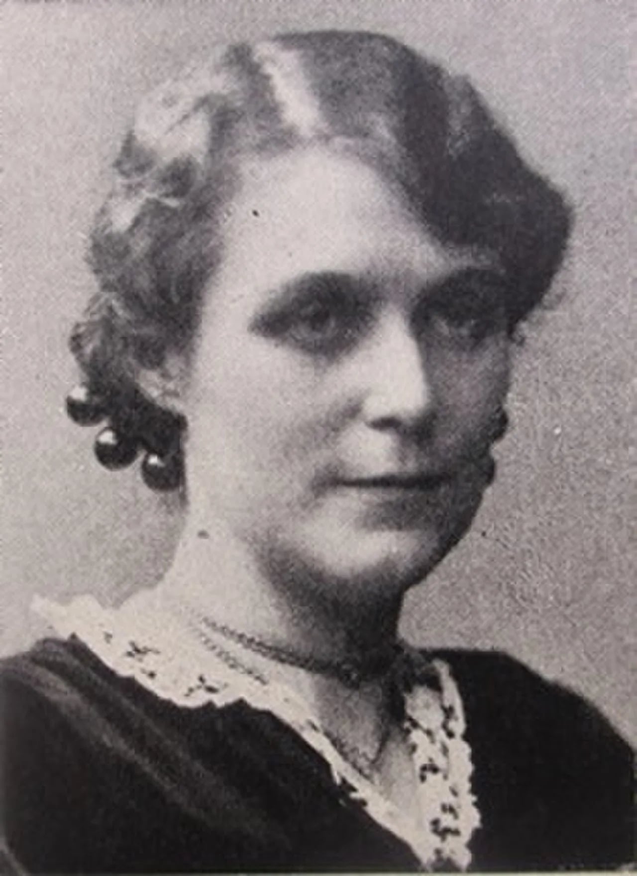 Porträt von Karin Fjällbäck-Holmgren (1881–1963) – Gedenkseite