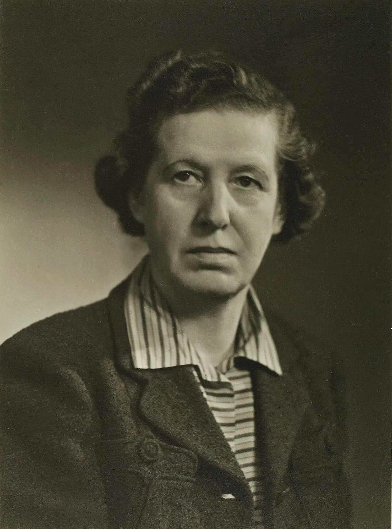 Portrait of Astrid Friis (1893–1966) – memorial page
