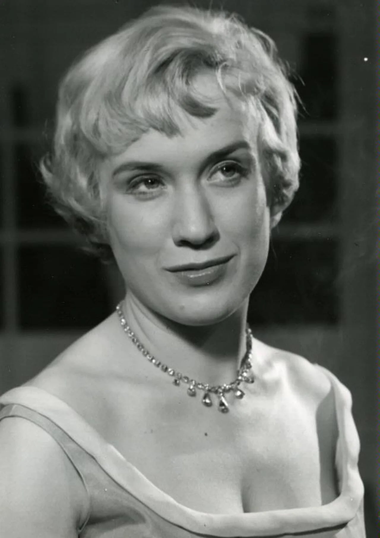 Portrait of Rut Hoffsten (1929–2019) – memorial page