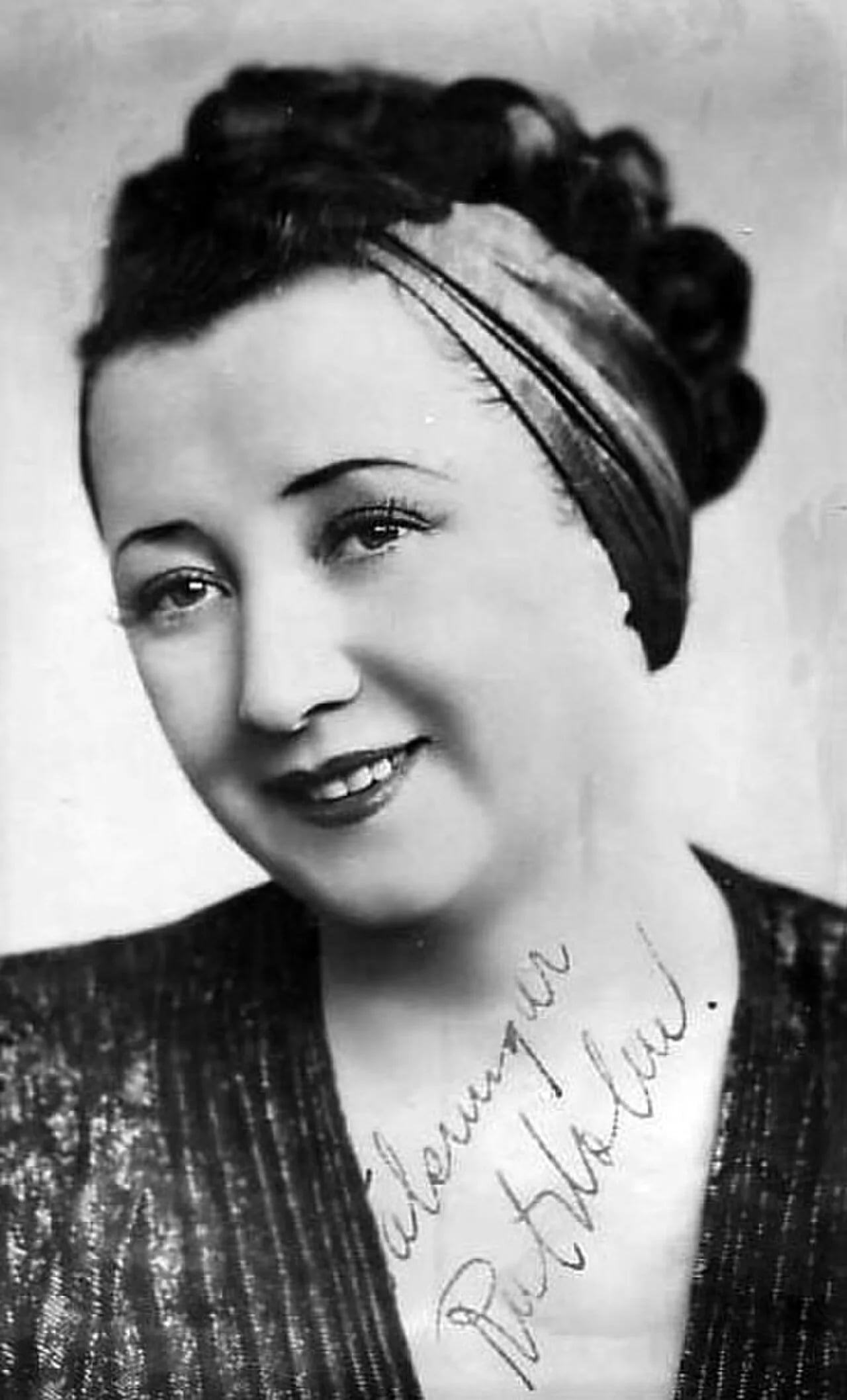 Portrait of Rut Holm (1900–1971) – memorial page