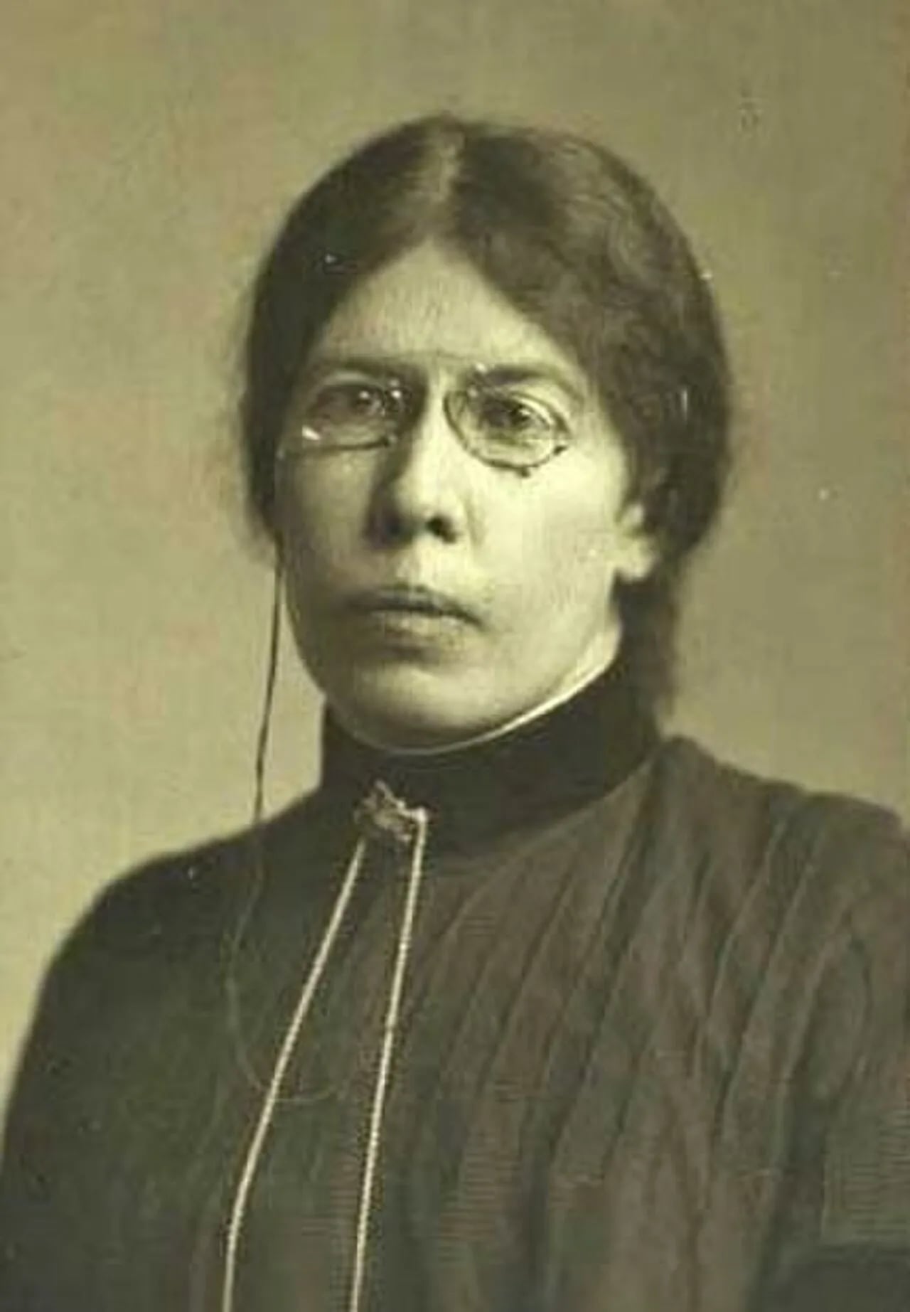 Portrait of Anna Hude (1858–1934) – memorial page