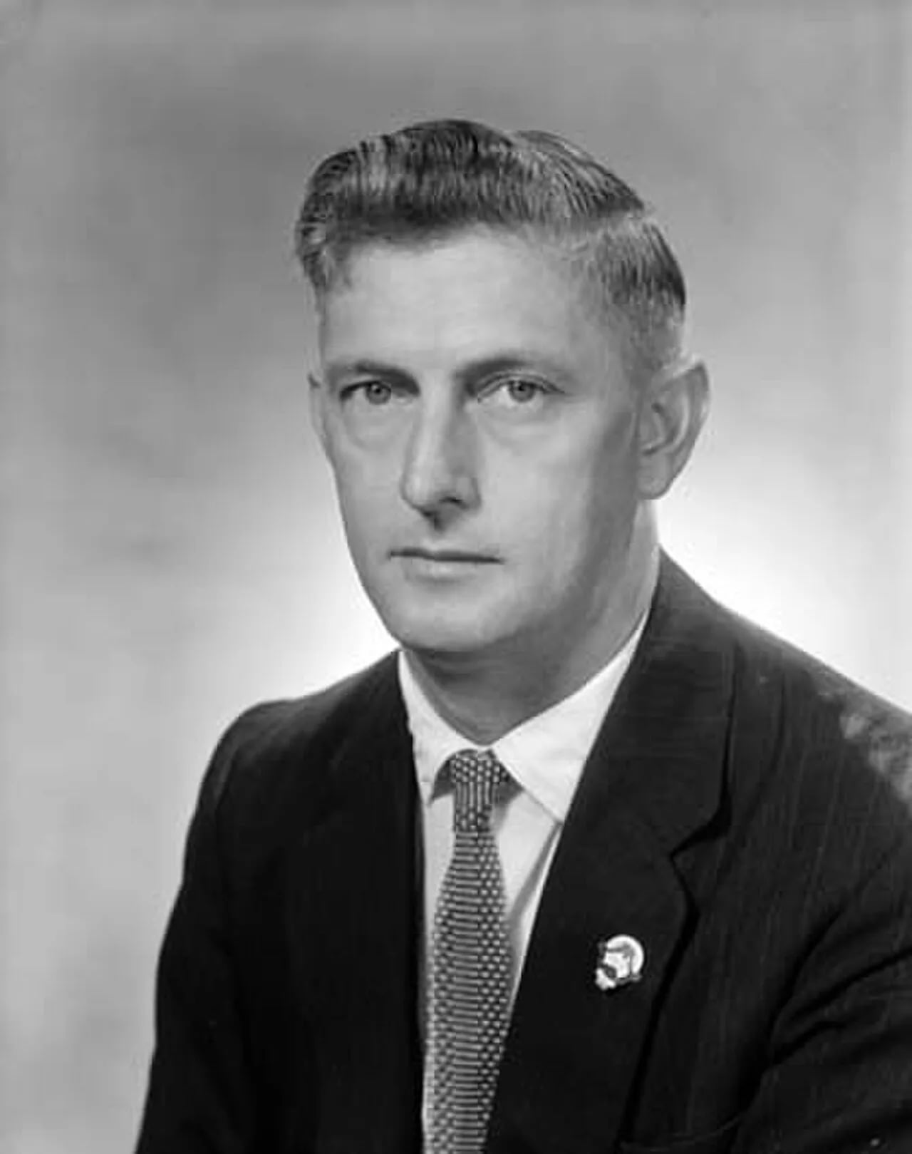 Portrait of Brendan Hansen (1922–1999) – memorial page