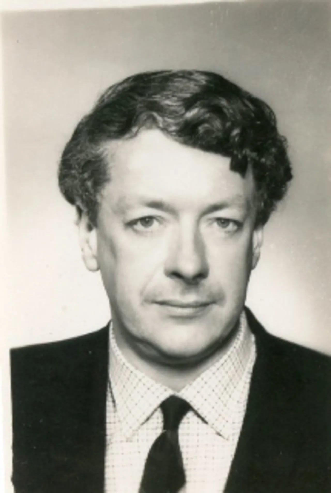 Porträt von Brian O'Shaughnessy (1925–2010) – Gedenkseite