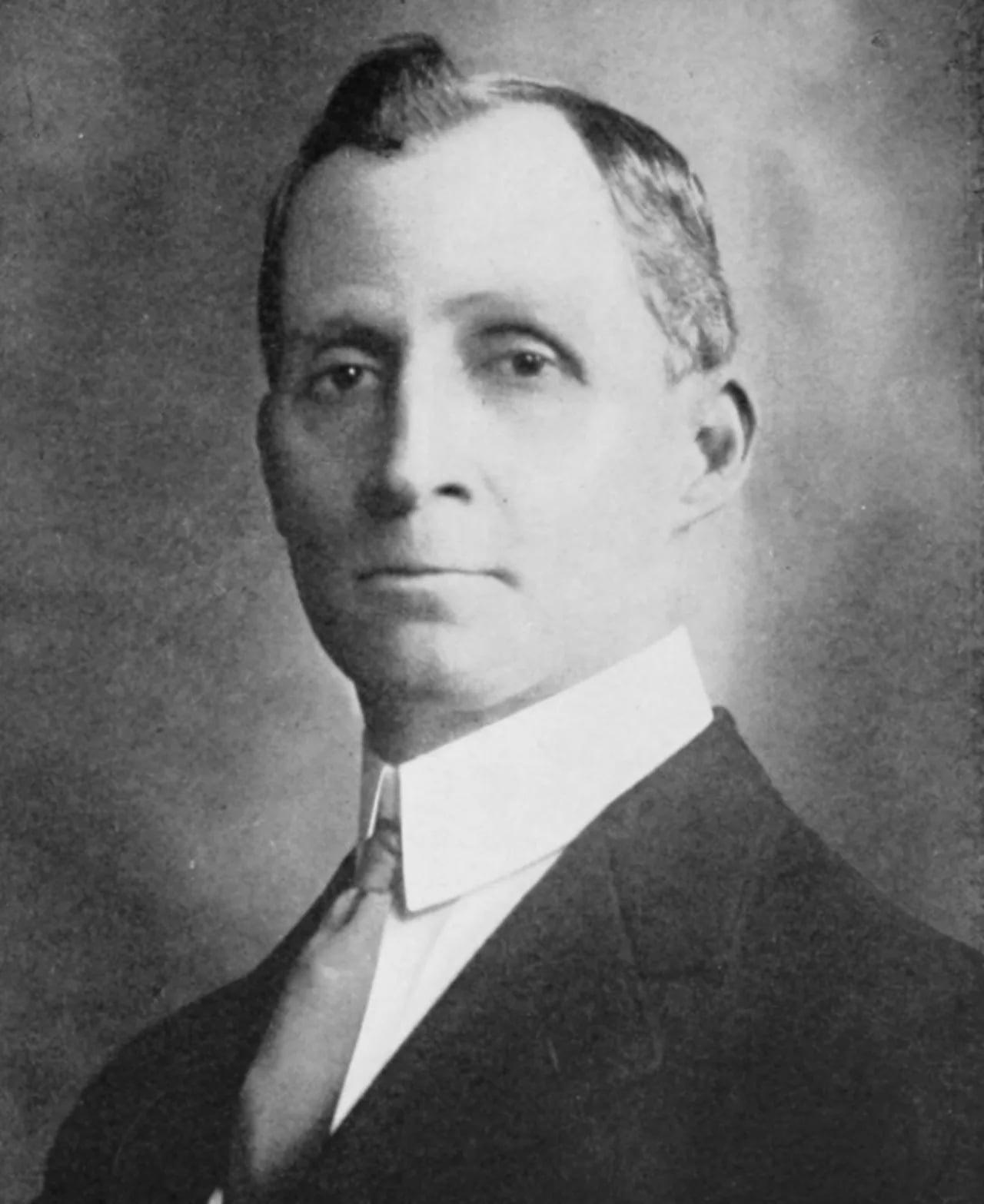 Porträt von Brinton B. Davis (1862–1952) – Gedenkseite