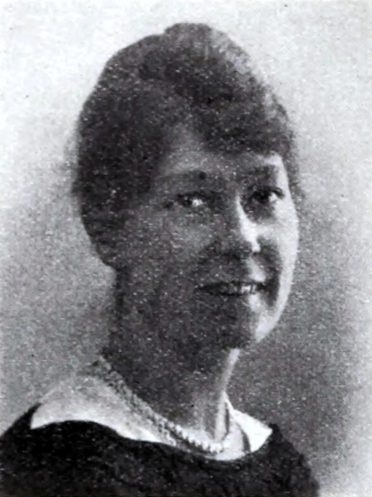 Portrait of Adina Sand (1880–1976) – memorial page