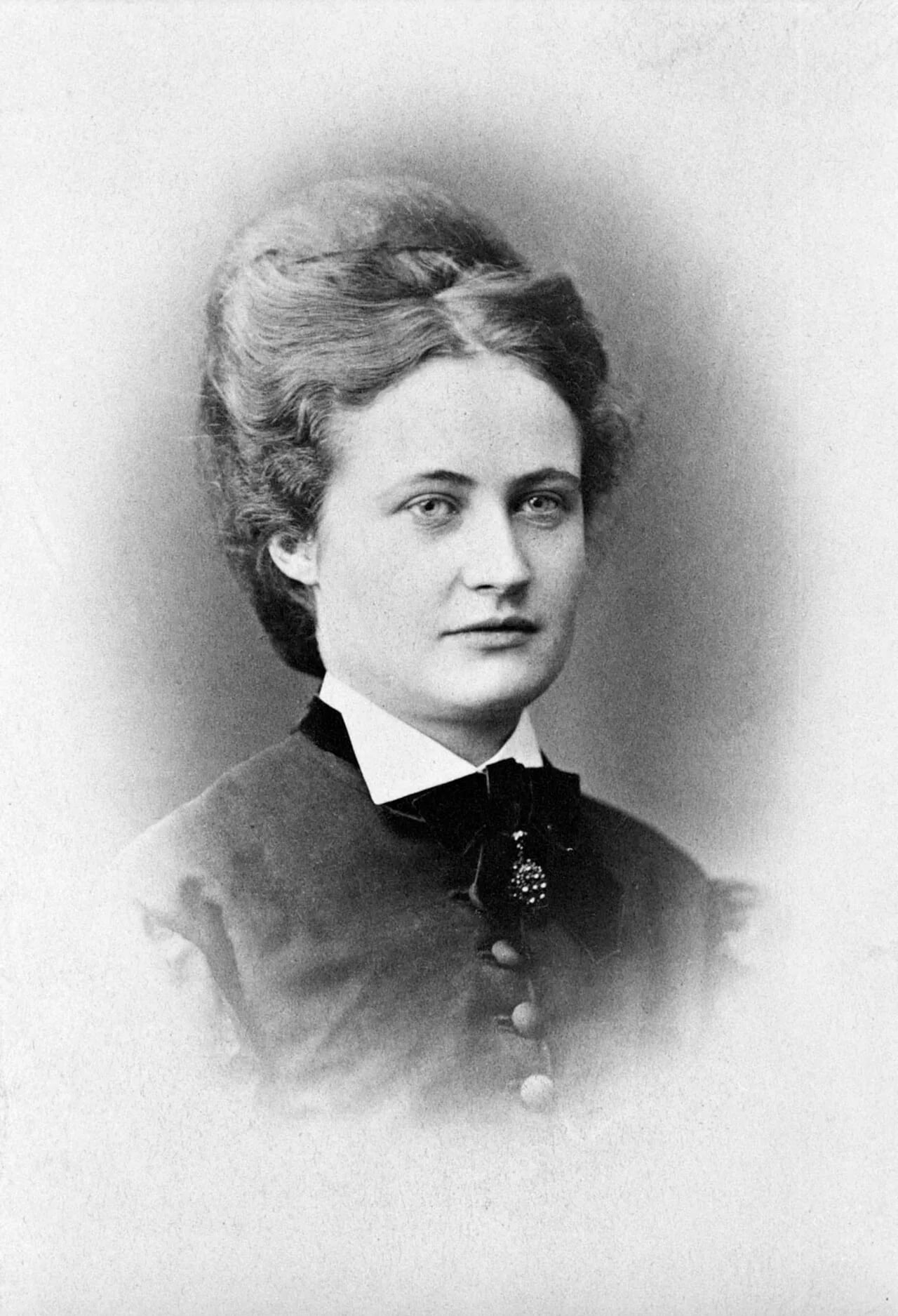 Portrait of Anna Sandström (1854–1931) – memorial page