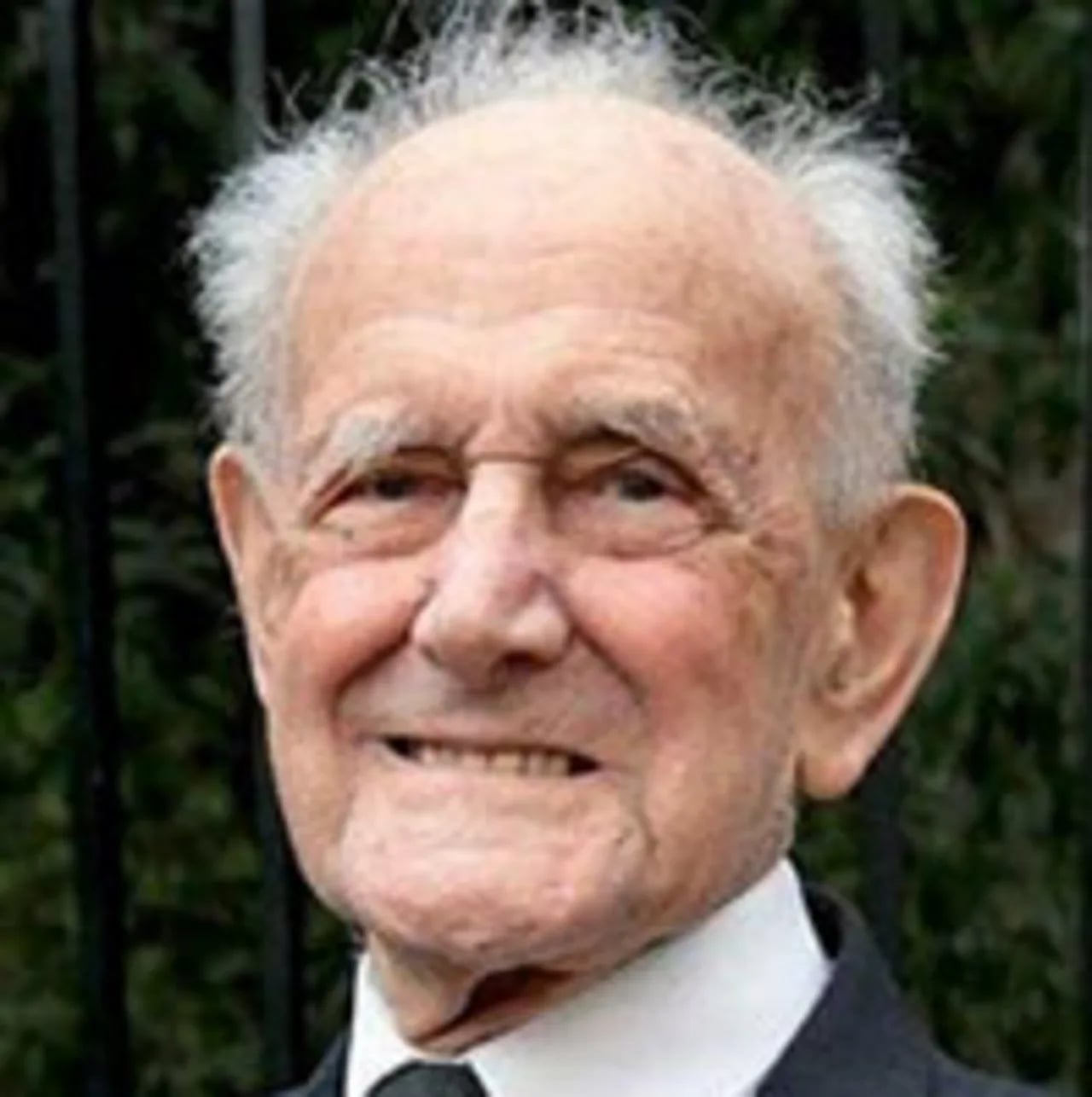 Portrait of Bruce Cooper (1914–2010) – memorial page