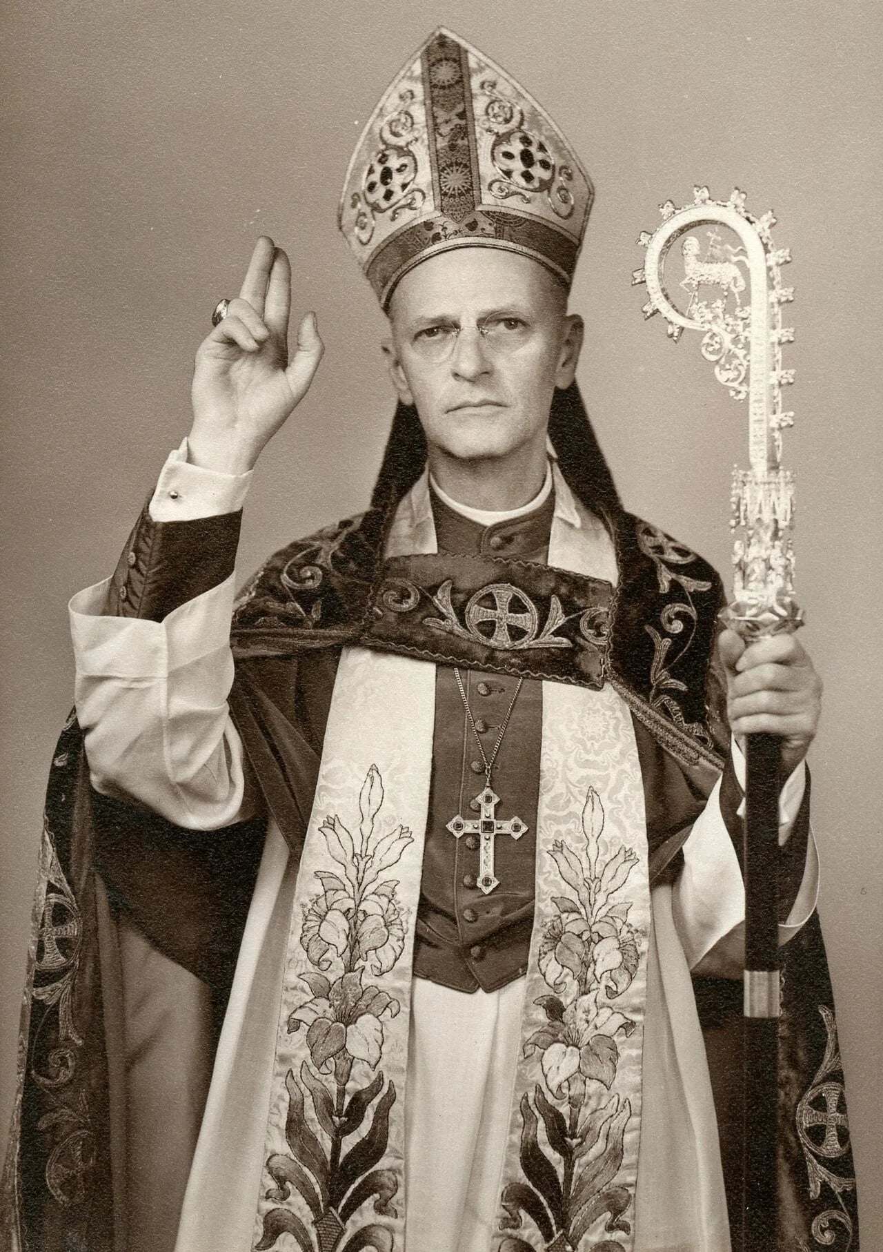 Portrait of Campbell Gray (1879–1944) – memorial page