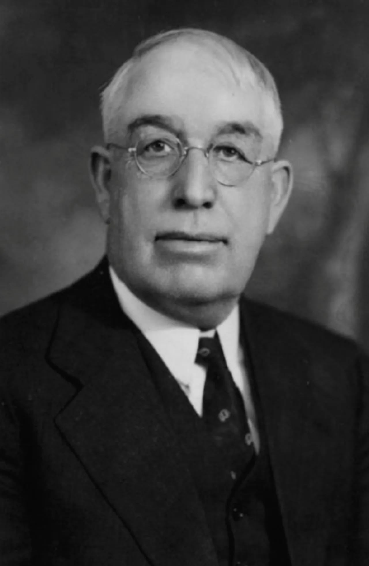 Portrait of Edward Lawn (1879–1961) – memorial page