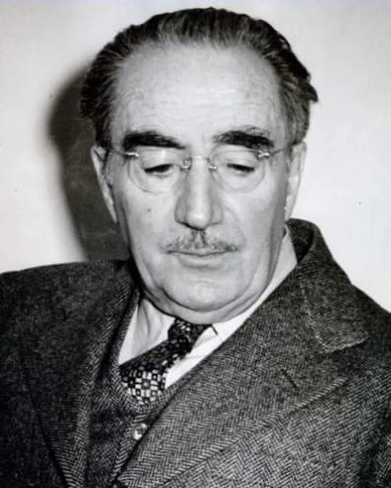 Portrait of Léon Arnal (1880–1963) – memorial page