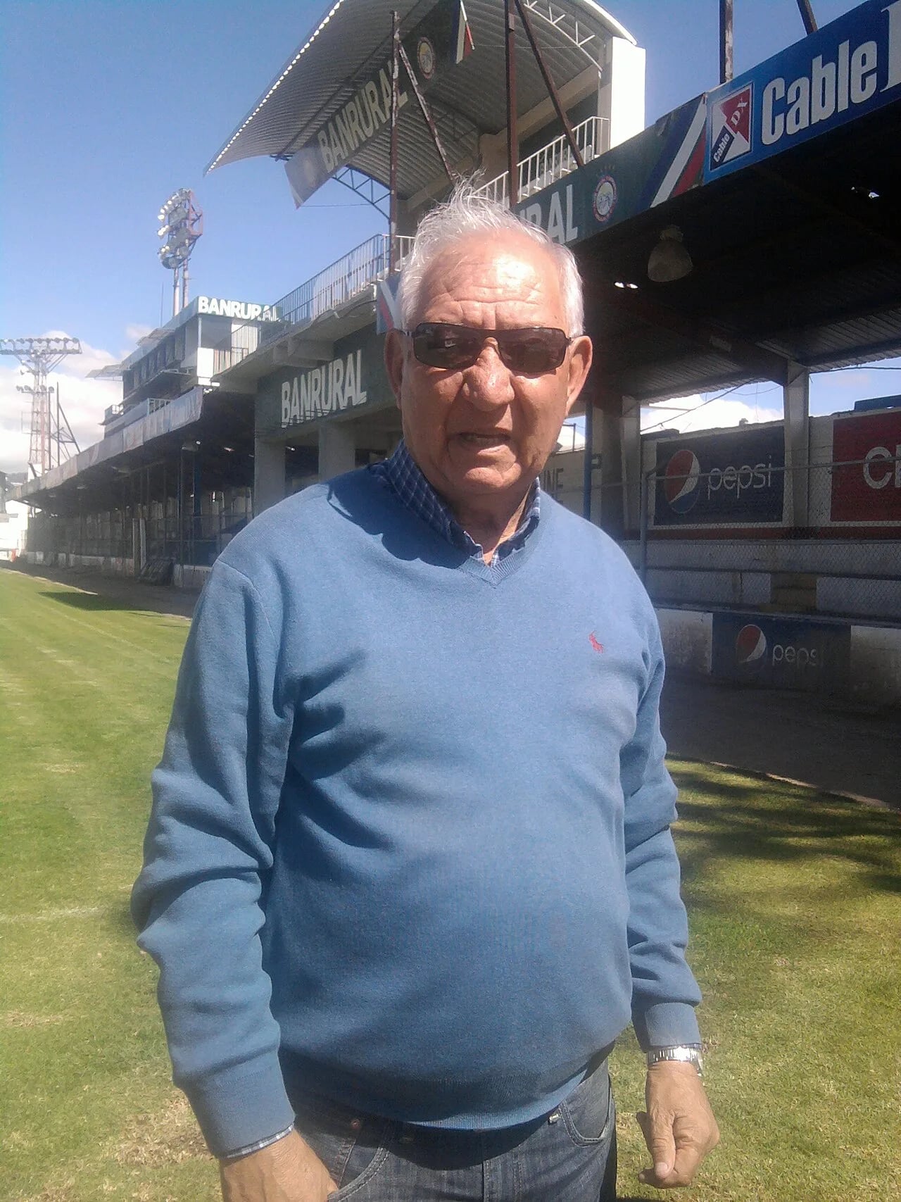 Porträt von Carlos Jurado (1947–2023) – Gedenkseite