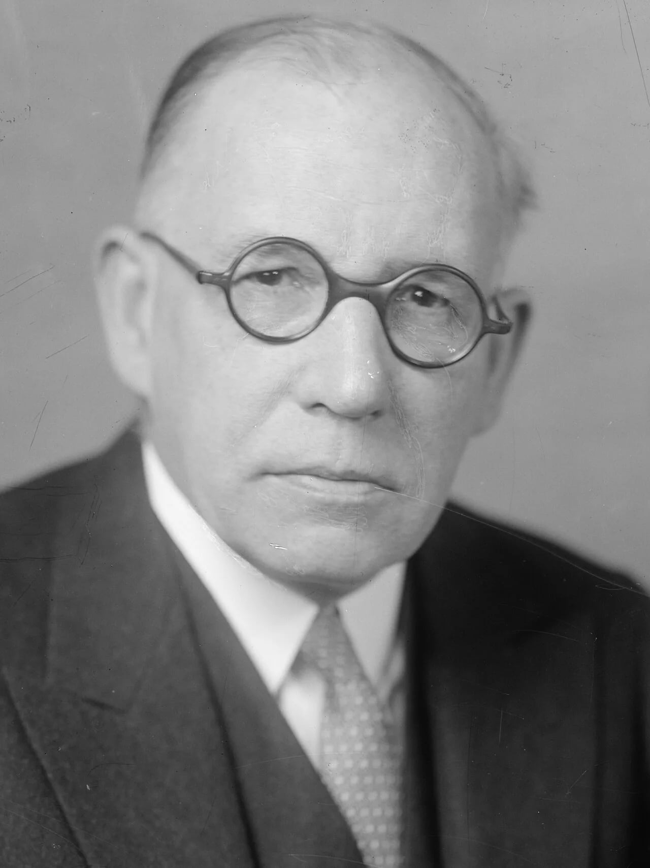 Porträt von Carlton Joseph Huntley Hayes (1882–1964) – Gedenkseite