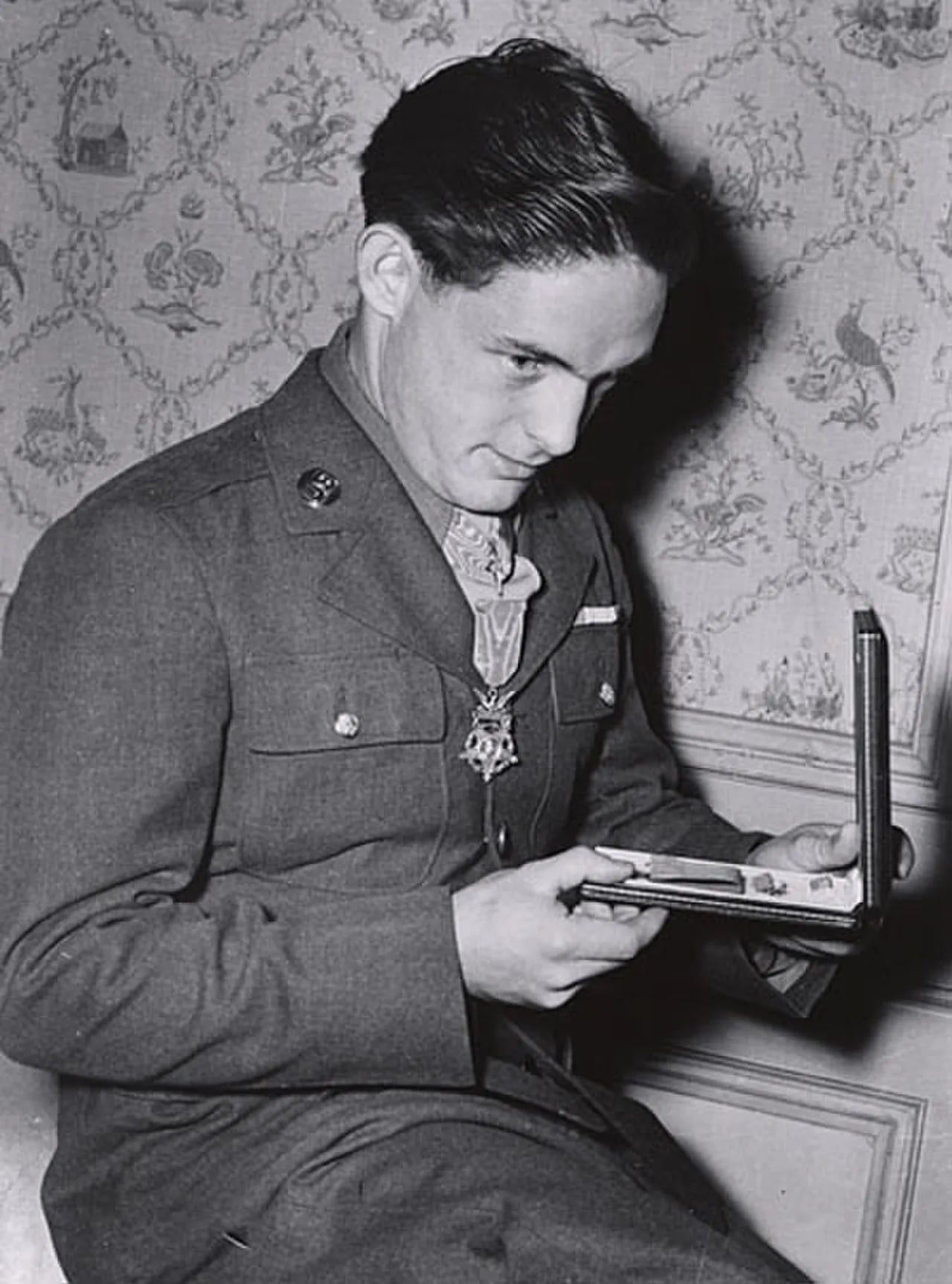 Porträt von Carlton W. Barrett (1919–1986) – Gedenkseite