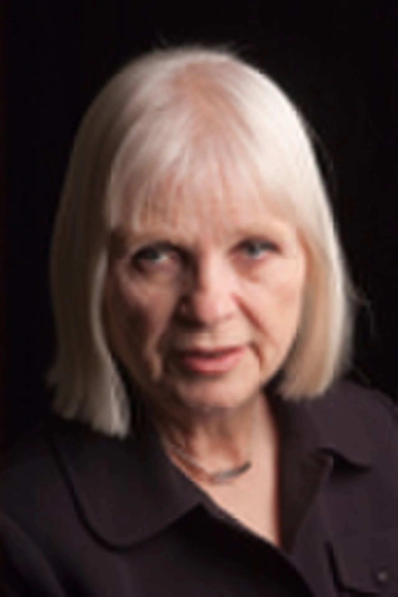 Porträt von Carol Downer (1933–2025) – Gedenkseite
