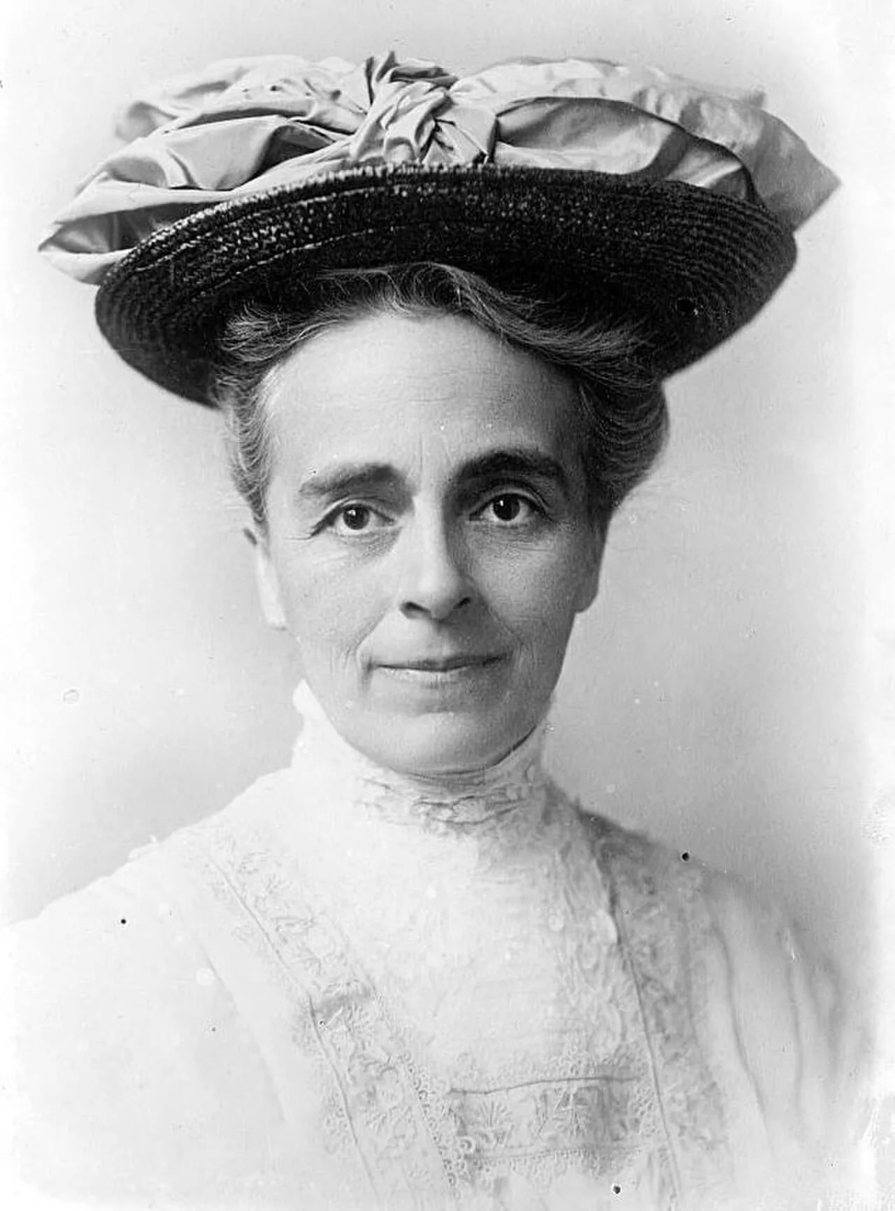 Portrait of Catherine Waugh McCulloch (1862–1945) – memorial page
