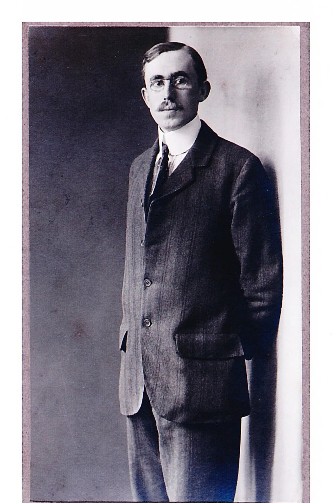 Portrait of Cecil Chisholm (1888–1961) – memorial page