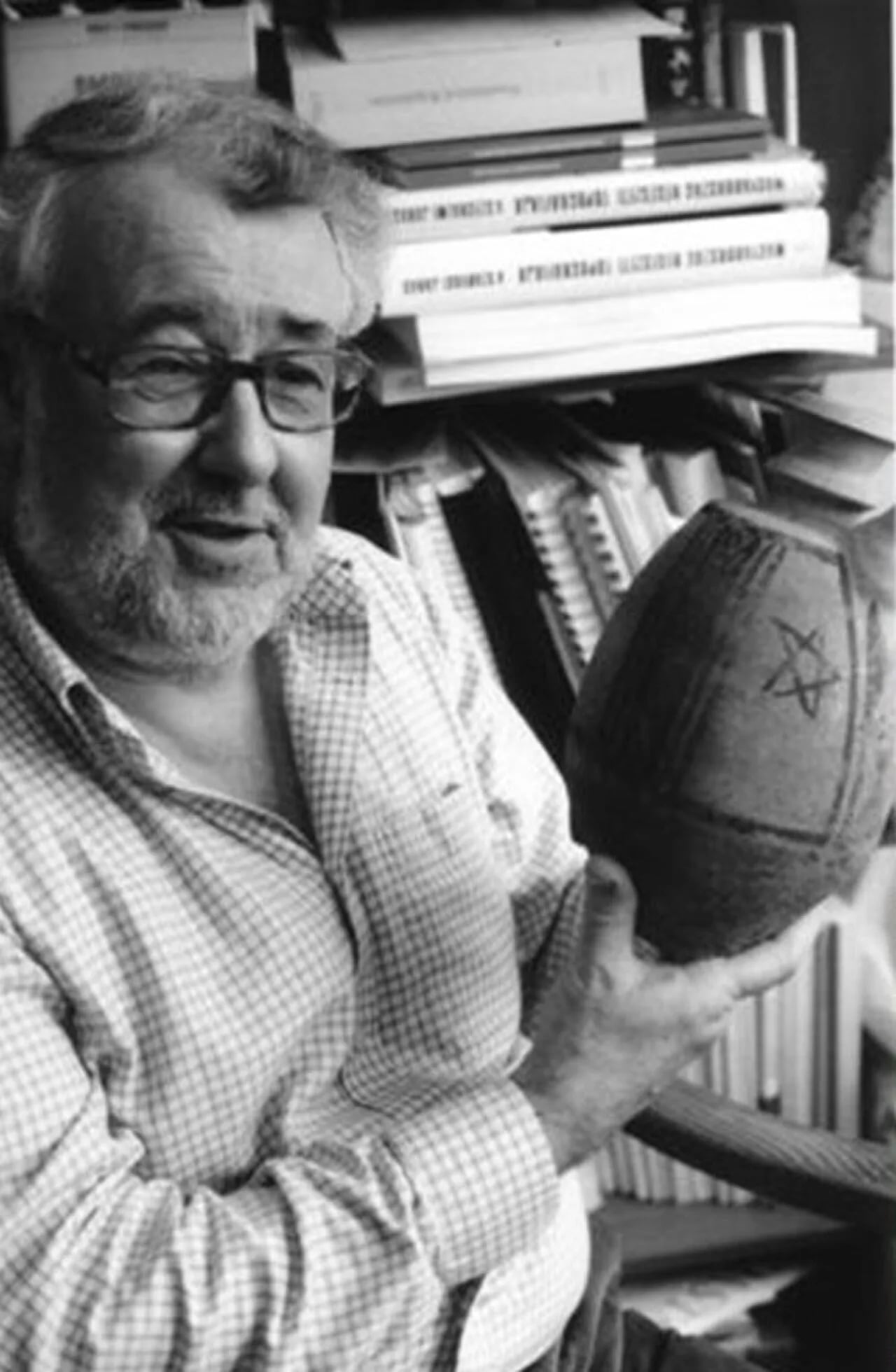 Portrait of Andrew Sherratt (1946–2006) – memorial page