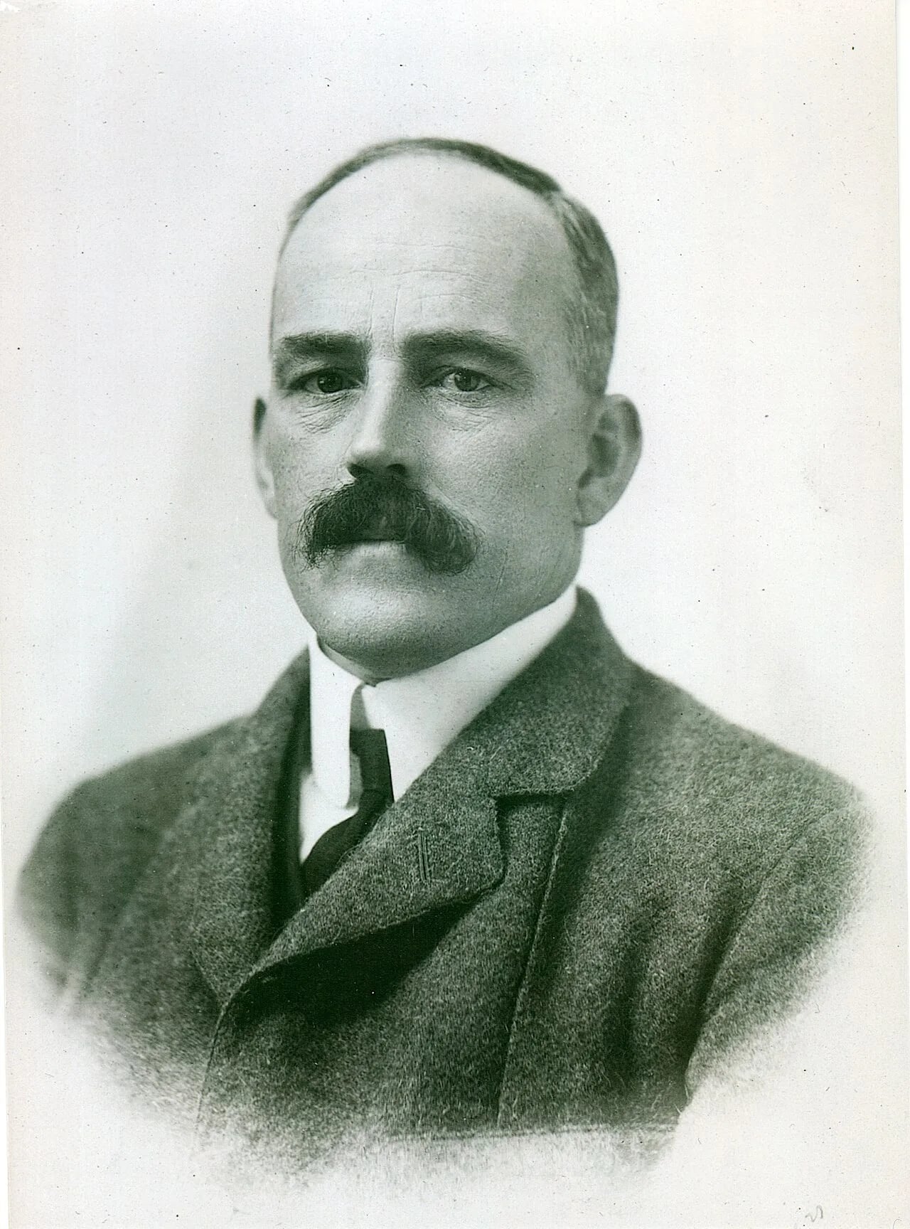 Porträt von Charles Alexander Innes (1874–1959) – Gedenkseite