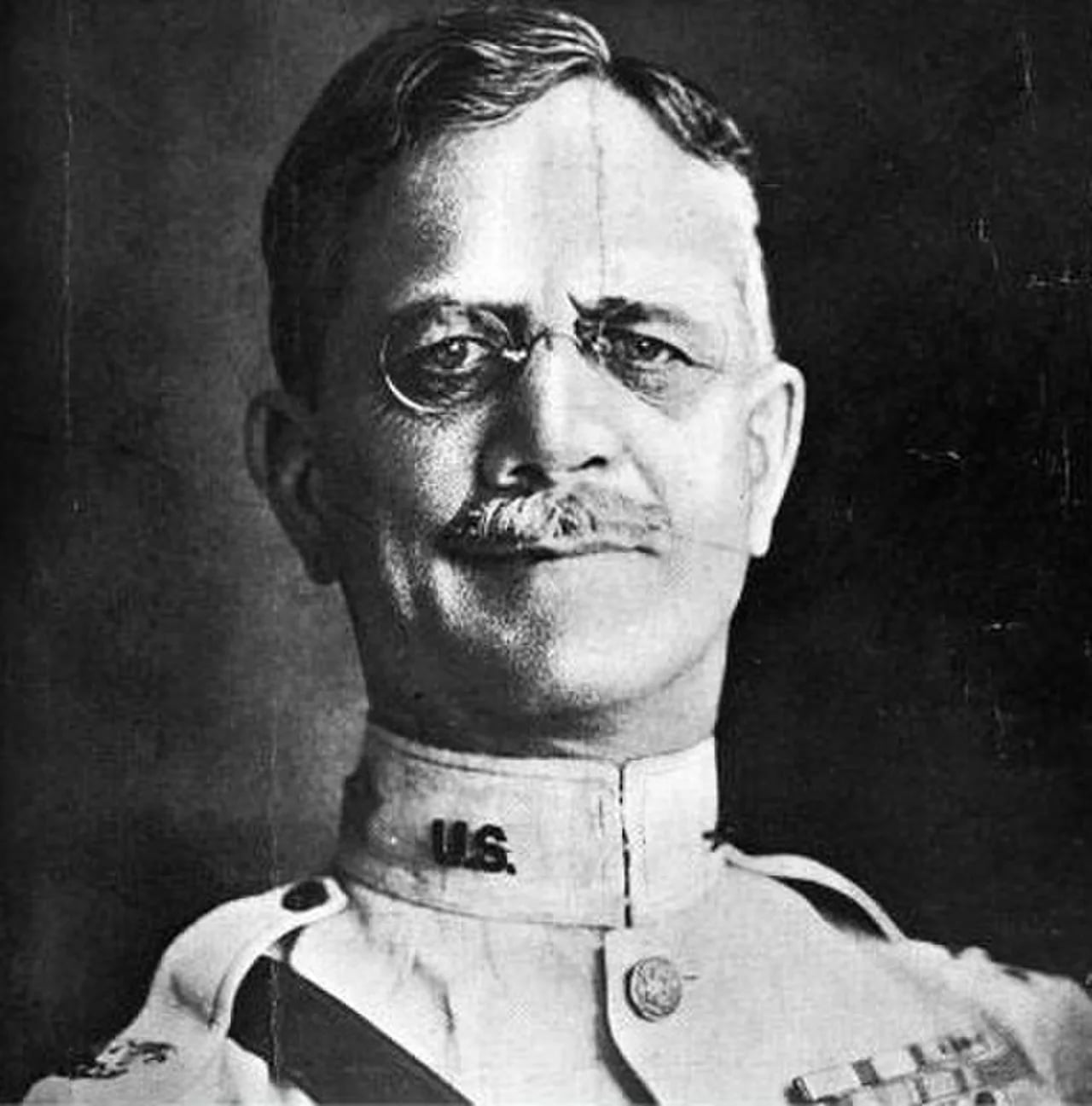 Porträt von Charles Dudley Rhodes (1865–1948) – Gedenkseite