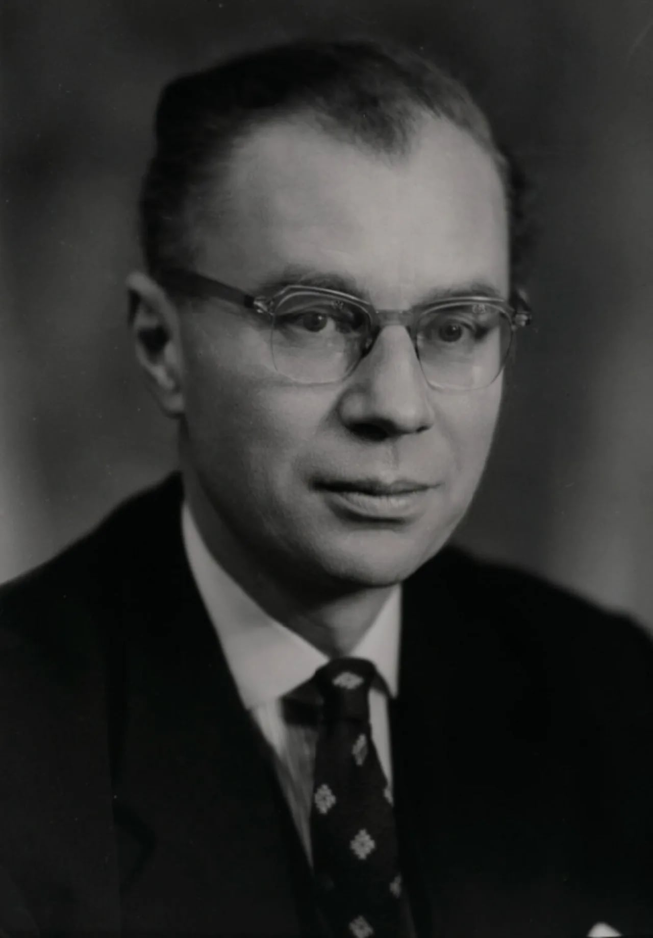 Portrait of Charles Fletcher-Cooke (1914–2001) – memorial page