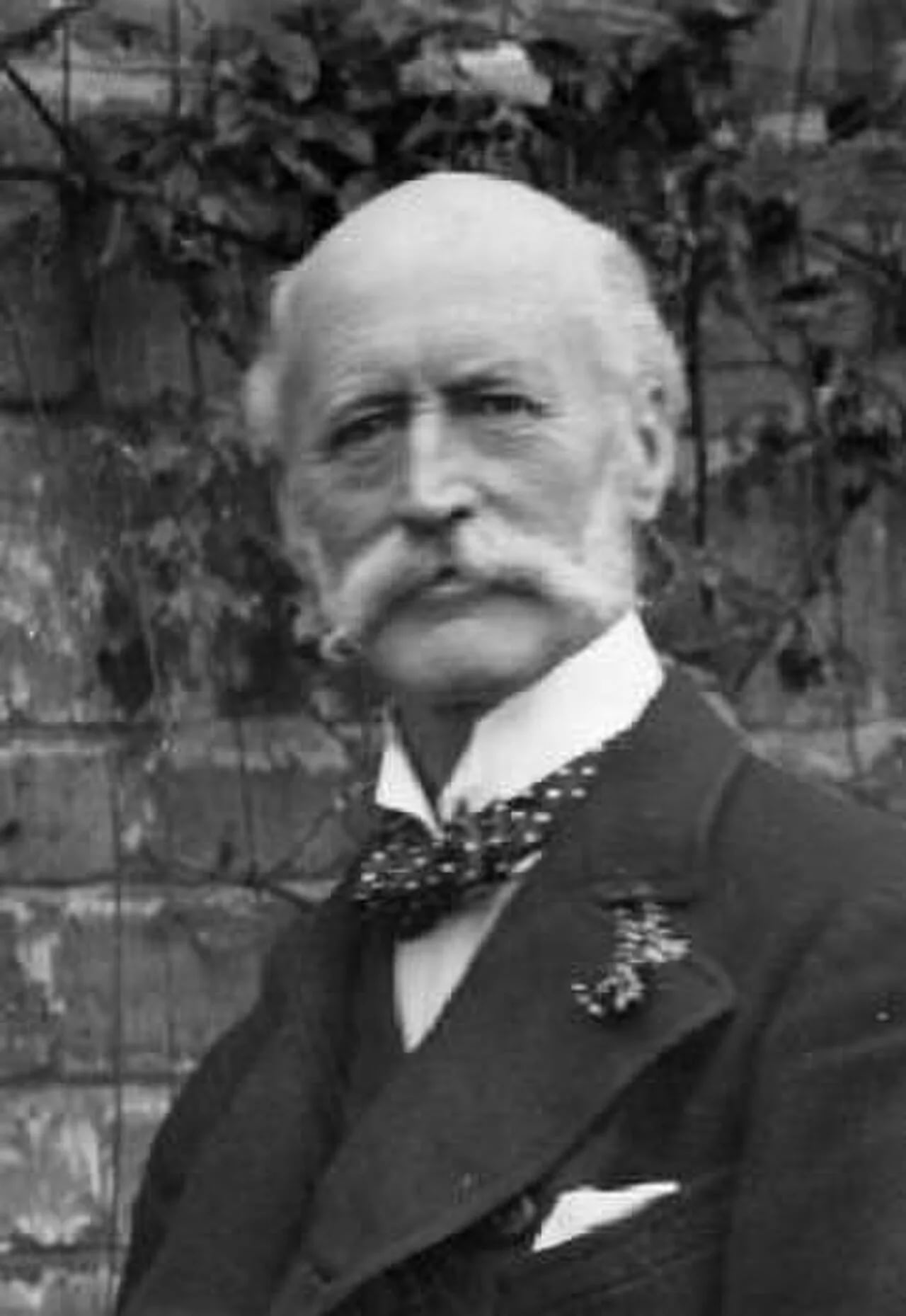 Portrait of Charles Gordon, 11th Marquess of Huntly (1847–1937) – memorial page