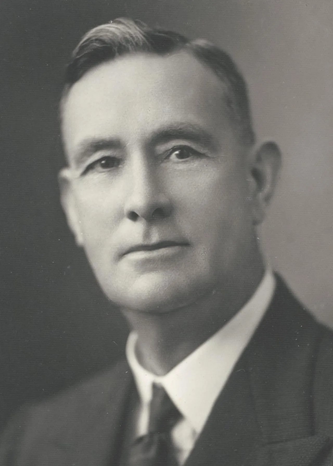 Porträt von Charles Latham (1882–1968) – Gedenkseite