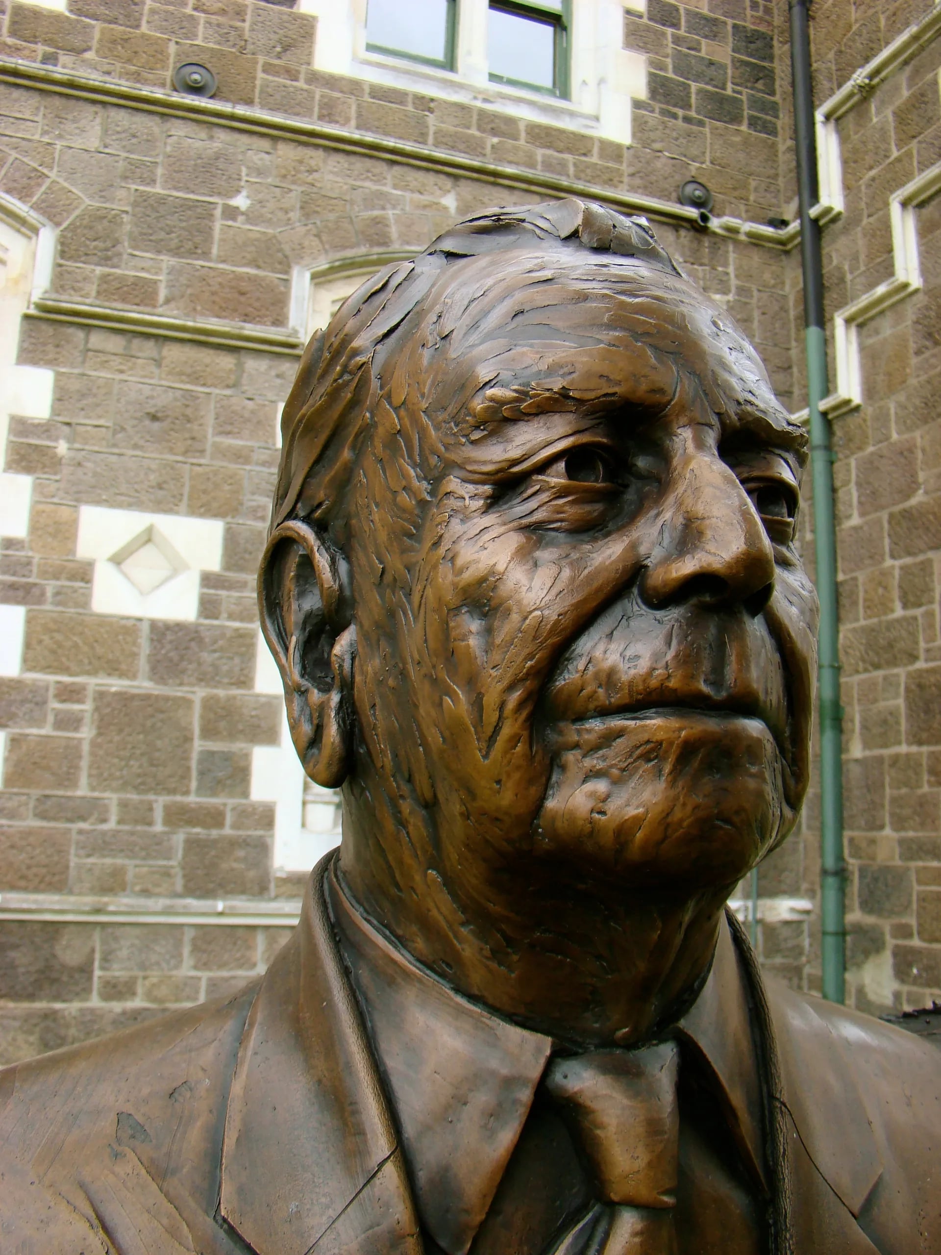 Portrait of Charles Luney (1905–2006) – memorial page