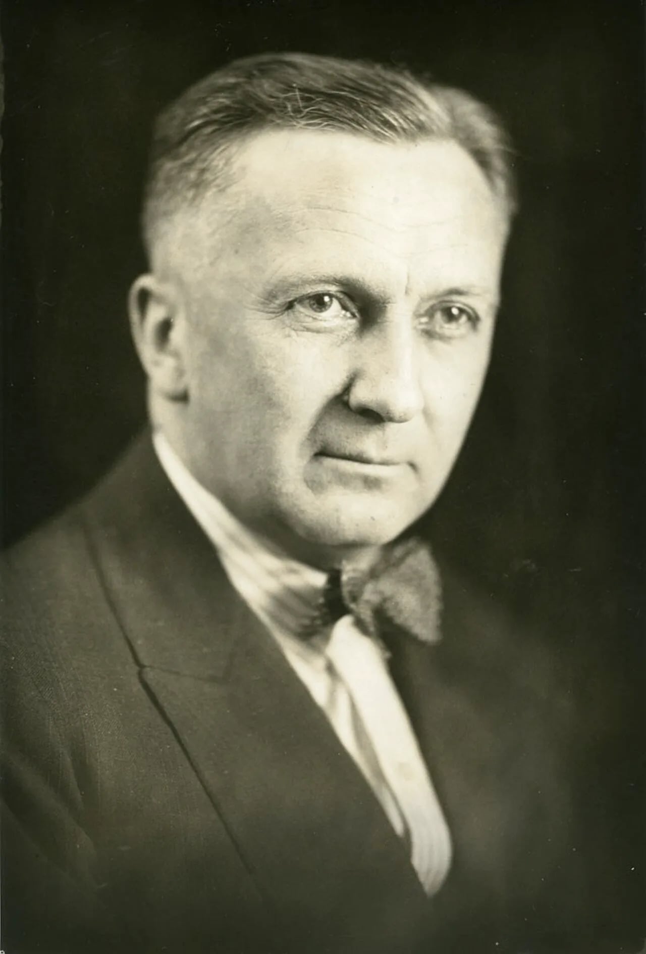 Porträt von Charles McKeen (1885–1972) – Gedenkseite