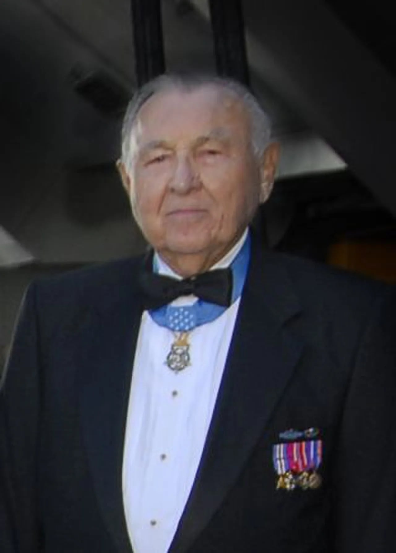 Portrait of Charles P. Murray, Jr. (1921–2011) – memorial page